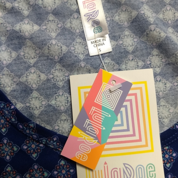 LuLa Roe Blue Print Short Sleeve Top - Picture 9 of 9
